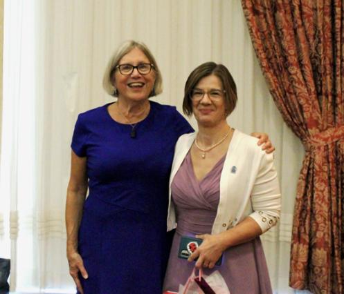 Bene Franquien (right) receiving her award from Chair of the VON Board of Directors, Cyndy De Giusti