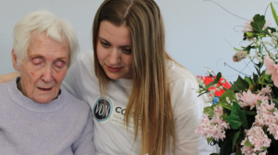 VON person reading to a client
